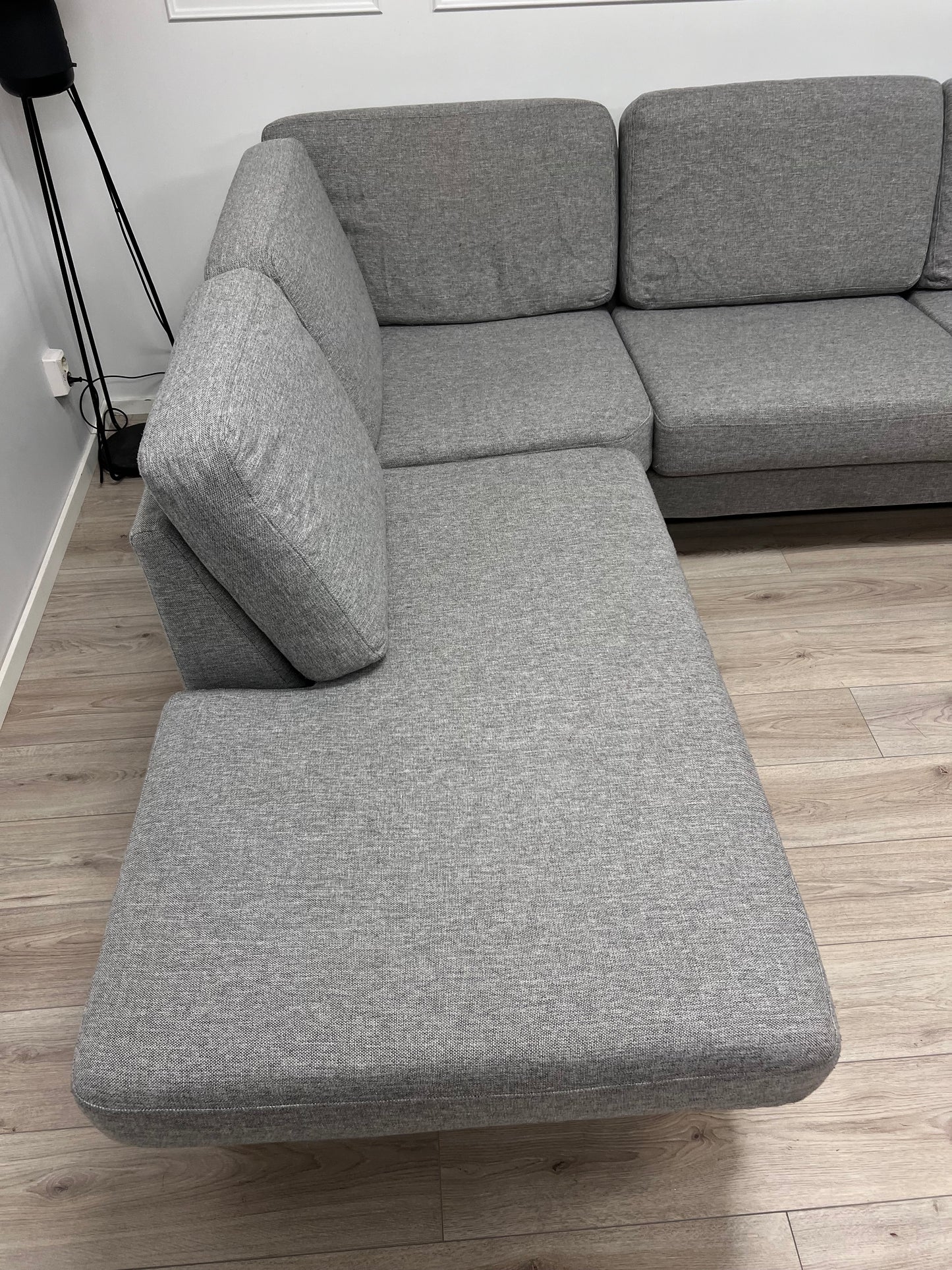 Nyrenset Fagerheim Hedda design hjørnesofa med sjeselong