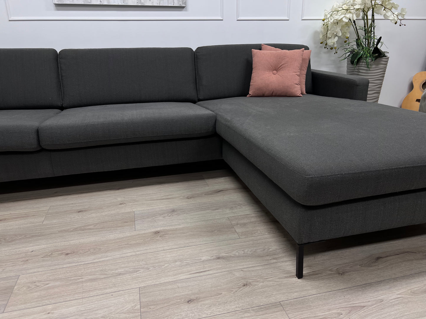Nyrenset Sixbondstreet Crosby design hjørnesofa med sjeselong