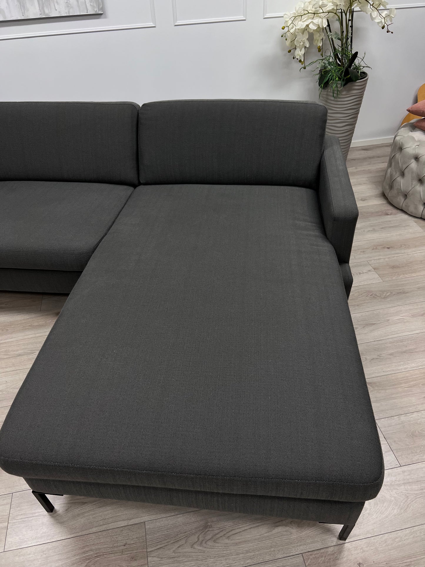 Nyrenset Sixbondstreet Crosby design hjørnesofa med sjeselong
