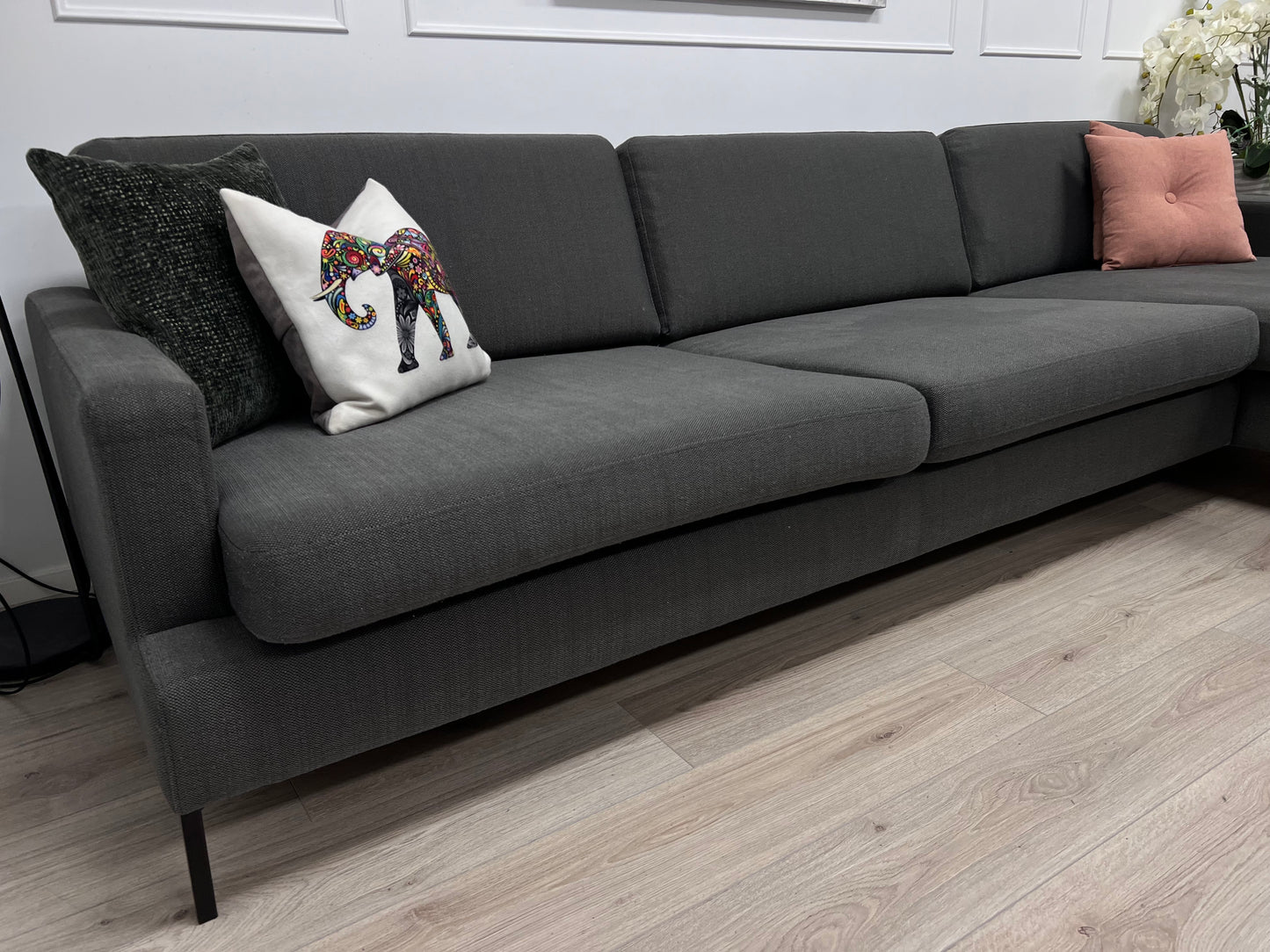 Nyrenset Sixbondstreet Crosby design hjørnesofa med sjeselong
