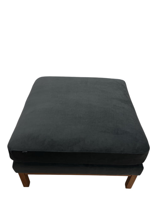 Nyomtrukket og lekkert Bolia North 3 seter sofa m pall i fløyel
